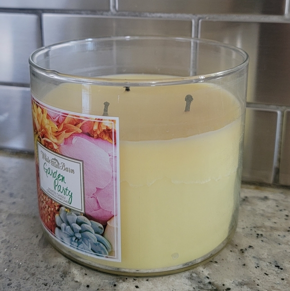 4 used Bath & Body Works Candles - Picture 4 of 5